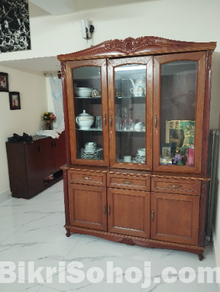 ডিনার ওয়াগন বা ৩ দরজার শো-কেস